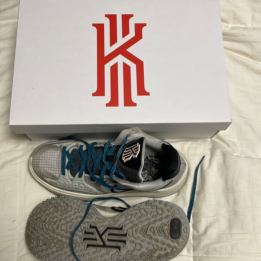 Kyrie Low 4’s
